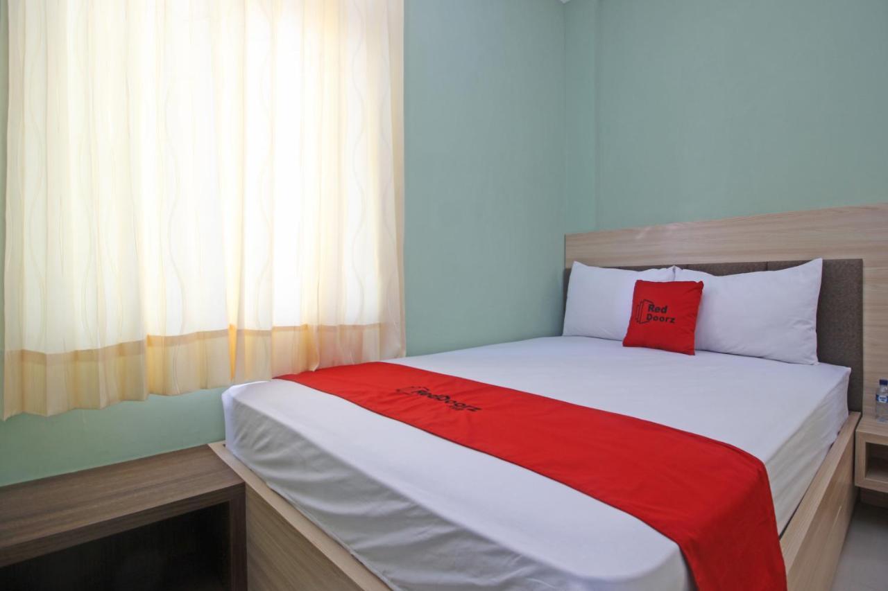Reddoorz Near Solo Balapan Station Surakarta (Solo) Exterior foto