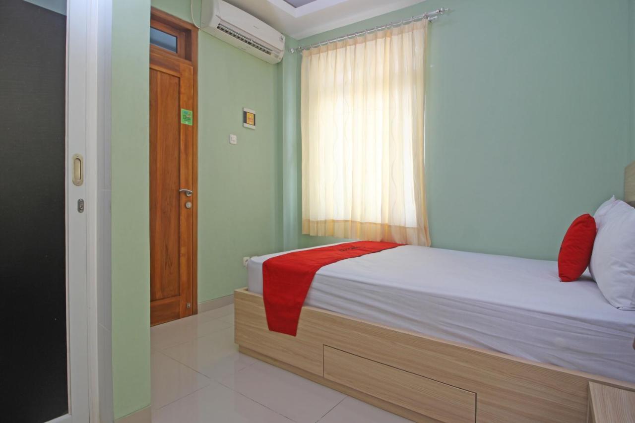 Reddoorz Near Solo Balapan Station Surakarta (Solo) Exterior foto